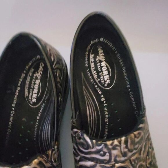 Easy Works by Easy Street Laurie work clogs 10M Used - Picture 6 of 10